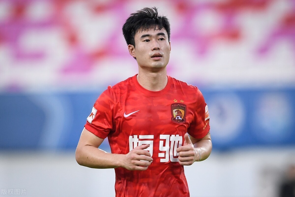李铁|李铁国足有3人入选没必要,如果换另外3人,球队实力可提升一档