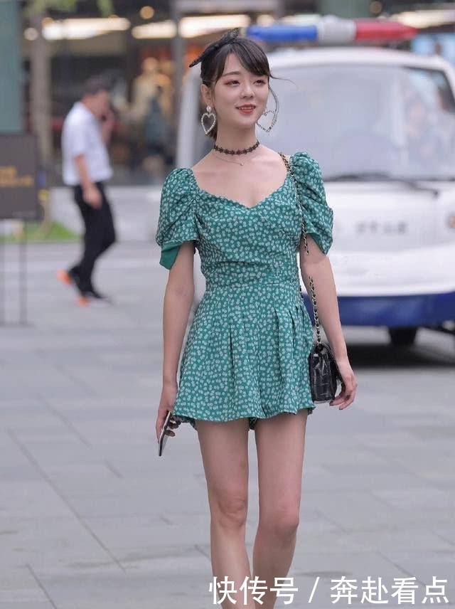 公主|街拍: 公主裙搭配高跟鞋, 透露出迷人气息