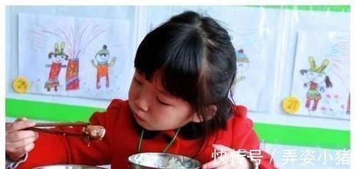 妈妈们|幼师发午餐照秒撤回,却没逃过宝妈火眼金睛:希望给个满意答复