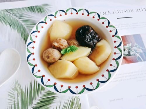 天冷了，苹果和它是绝配，简单煮一煮，滋补又养胃，不懂吃可惜了