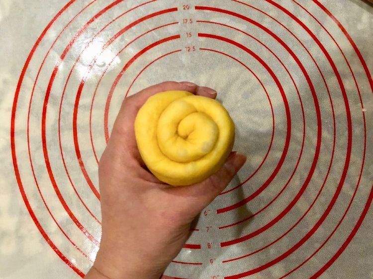 不用一滴水就做出来的南瓜吐司，金黄喧软，柔软好吃