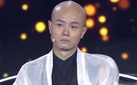 从“金牌主持”到“街头演讲”，乐嘉渐变人生背后，皆是因果轮回