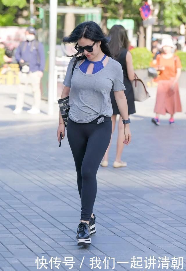 显瘦 有腿粗的女孩,打底裤将会是你的“福将”,显瘦时髦两不误