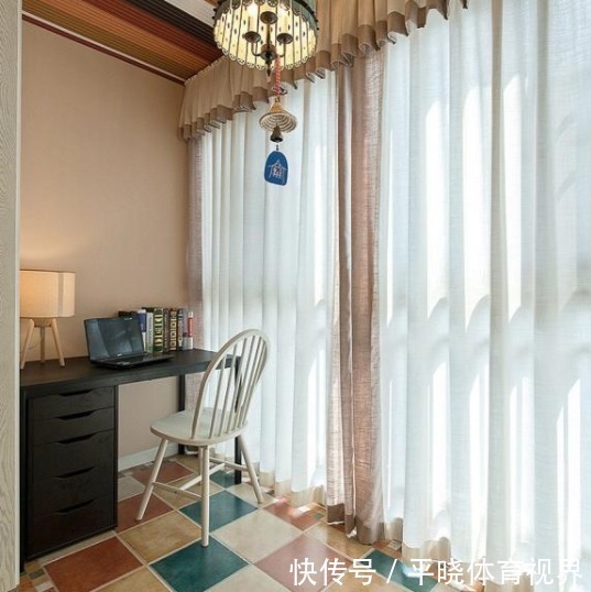 沙发|机智媳妇不做吊顶,放弃背景墙,玄关阳台一点也不浪费,太漂亮了