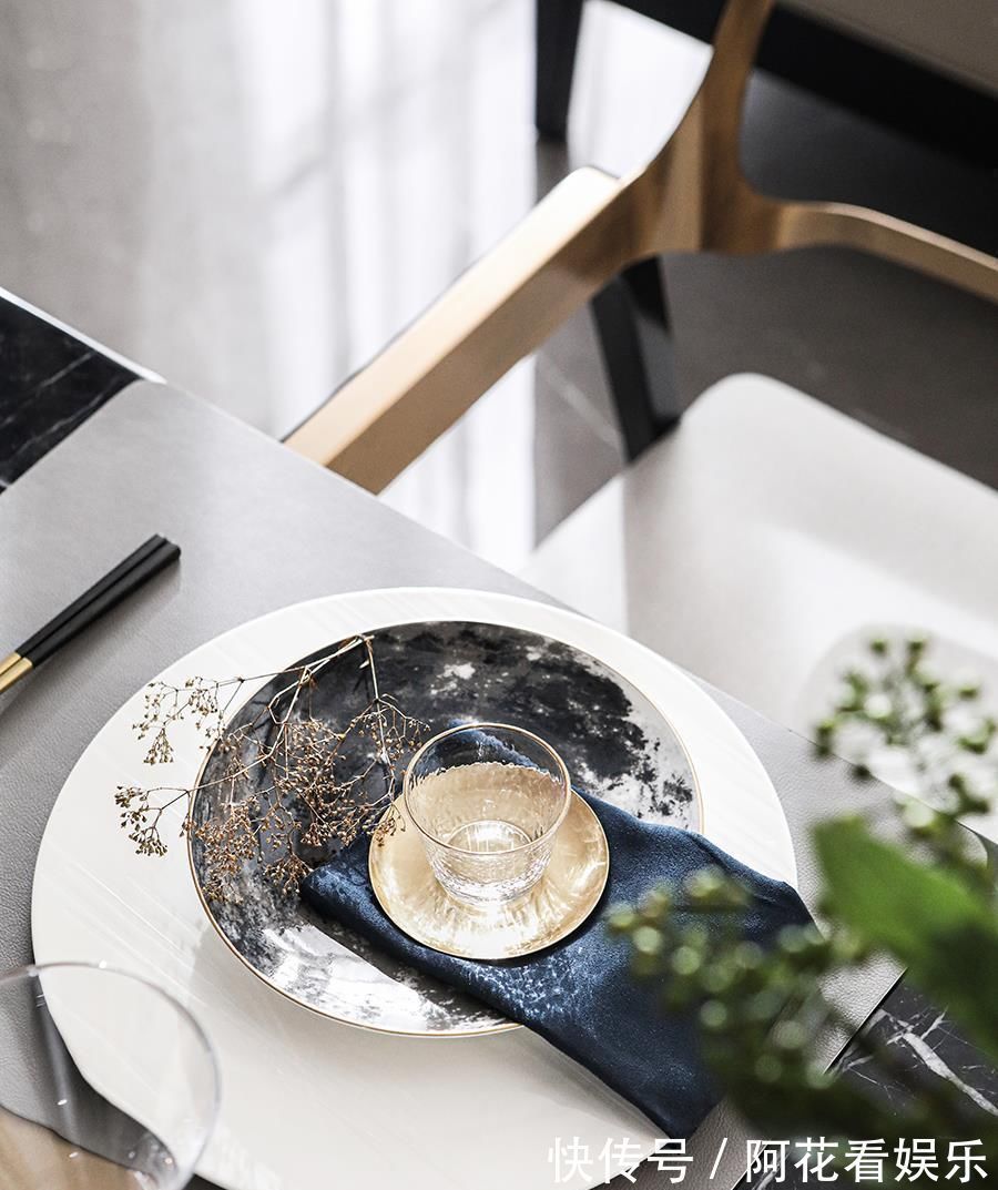 空间感|他花了9万,将135㎡的旧房,改造成中式风,入户第一眼被美到了