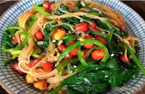 周末家人团聚，弟媳做了12个家常菜，味道不输大饭店，全部光盘