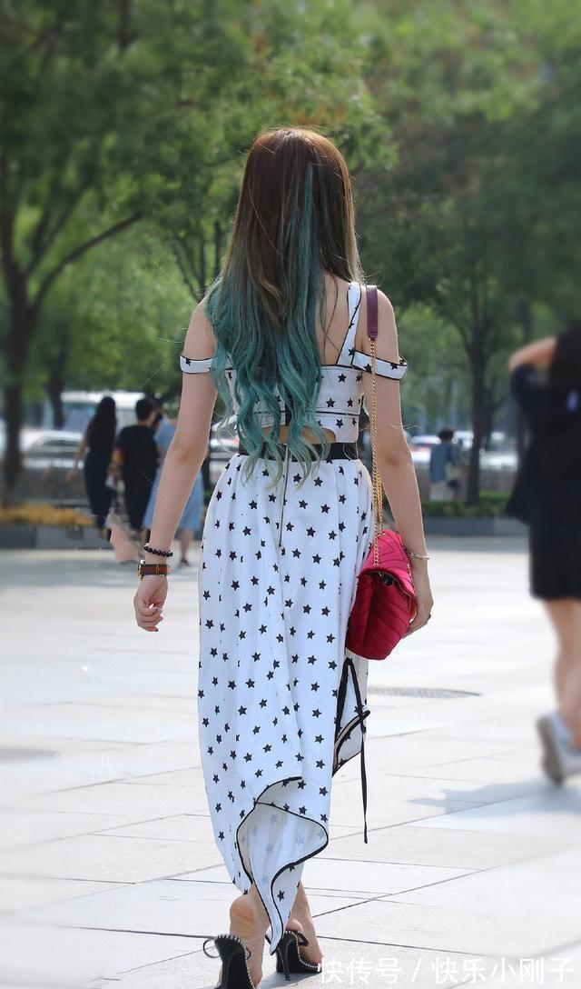 针织 贴身包臀的包臀裙,设计简约大方,又美又仙