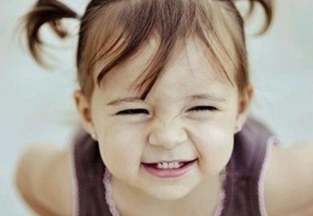 父亲|网上一组父女合照火了,女儿亭亭玉立,父亲却依旧魅力未减