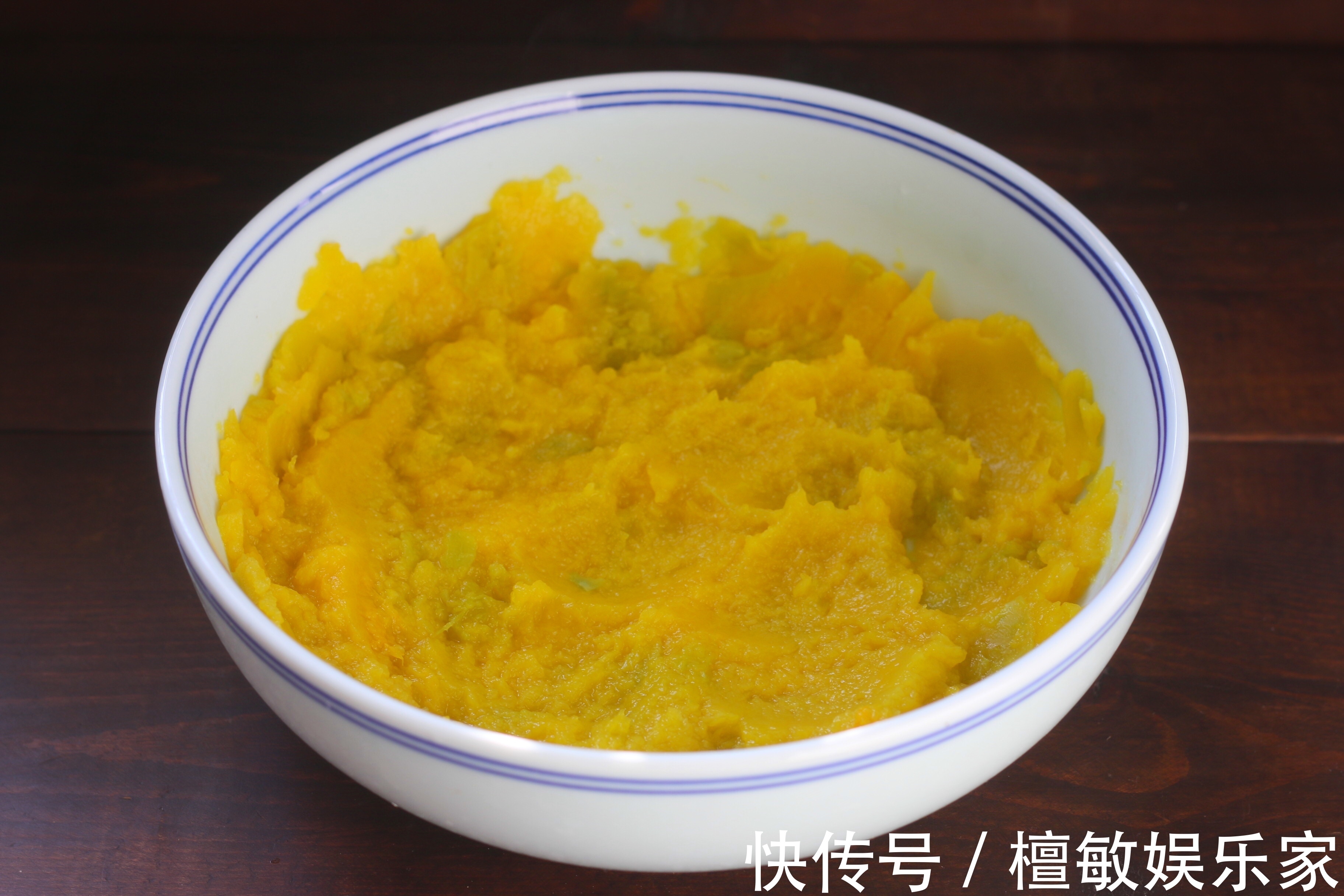 南瓜季|用南瓜做饼,又软又香甜,如果不制止,孩子会拿起第三个第四个