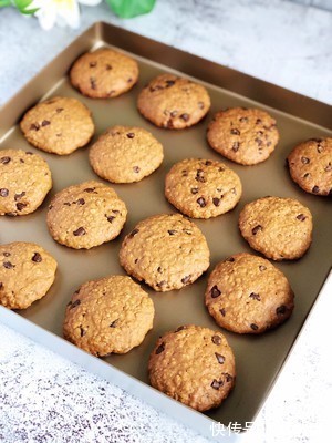 燕麦饼干，无黄油配方无需打发，保证各个酥掉渣，不干不噎不变硬