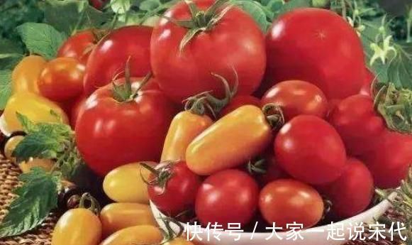 维生素常吃西红柿好处多，但不能与此食物一起吃，会影响身体健康