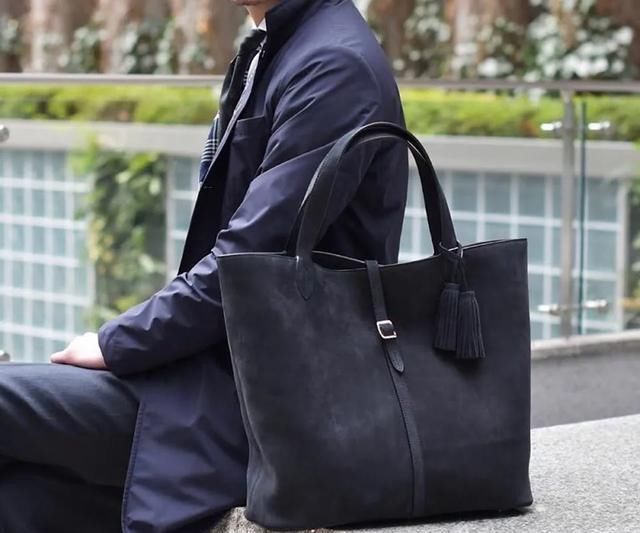 包袋品牌那么多,为什么只有它能征服所有挑剔有品绅男