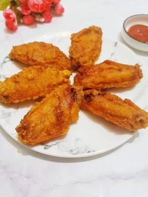 家常鸡翅菜谱，酥皮炸鸡翅，做法简单，好吃到舔手指，吃不够