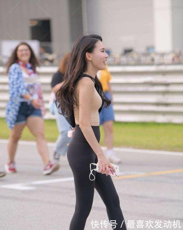 墨绿色 个性十足的打底裤更显街头休闲风格，展现你的靓丽气质，帅气时髦！