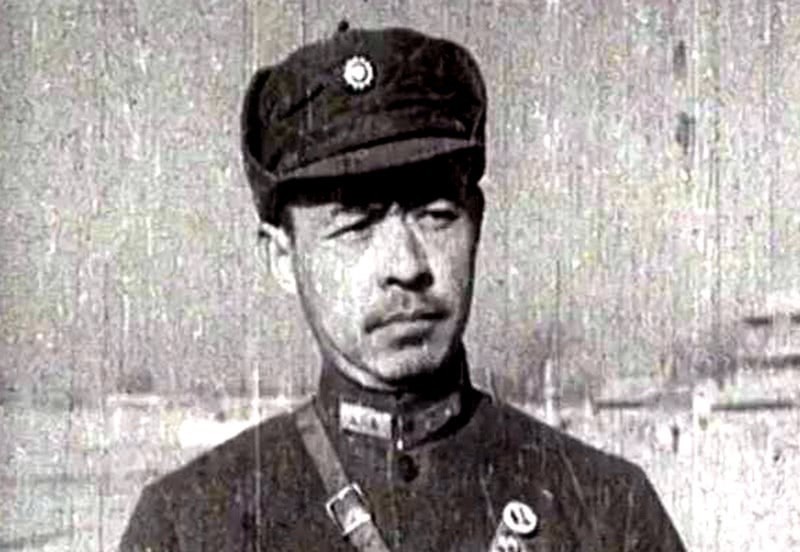 中原大战|张自忠为国捐躯后，有一位师长奋力抢回遗骸，他的结局怎么样？