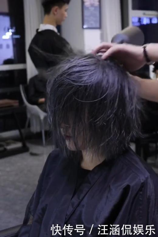 高冷|圆脸小姐姐“太丑”,美发师只剪短后换一种颜色,瞬间减龄又高冷