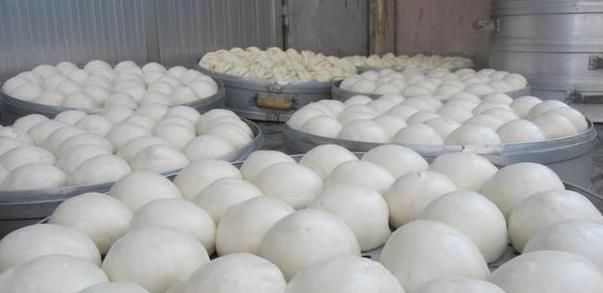 馒头房大妈说漏嘴，原来蒸馒头这么做才能还吃，很多人还不知道