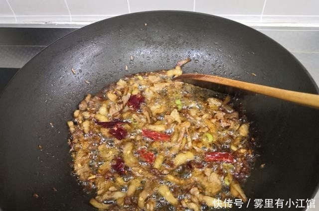 东北人喜欢的菜，给大鱼大肉都不换，不值钱却几十年吃不烦