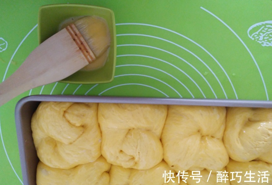 松软|用南瓜做成老面包，组织松软细腻好吃，口感好极了