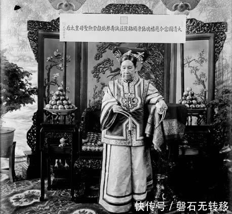 果断|慈禧出难题,用一个字把她逗笑,李莲英果断跳河