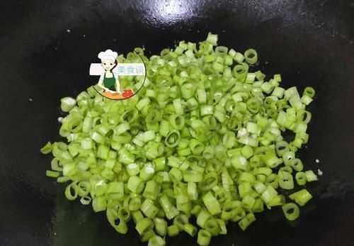 最通便的不是芹菜,而是它2块钱一斤,一周吃3次,润肠排黑宿便