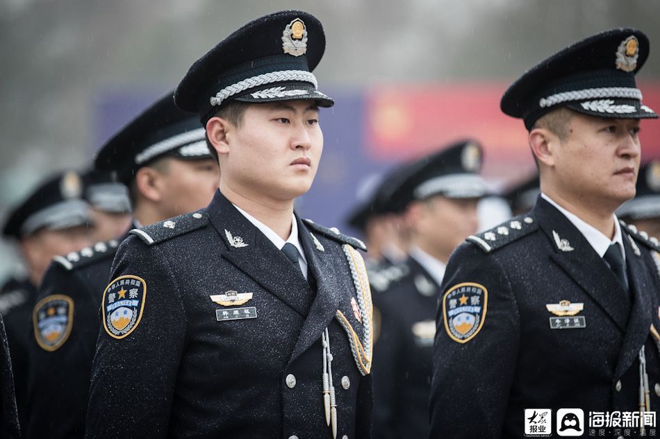 纪念牌|为他们取得的成绩感到自豪！济南历下警方庆祝第二个中国人民警察节