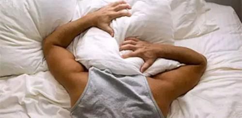 男性失眠咋办?将这一小物抹脚底,你会收获惊喜,另一半也更开心