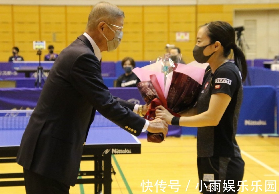 平野美宇|石川佳纯抵达休斯顿!机场遇尴尬,对镜头苦笑,世界第6太可爱