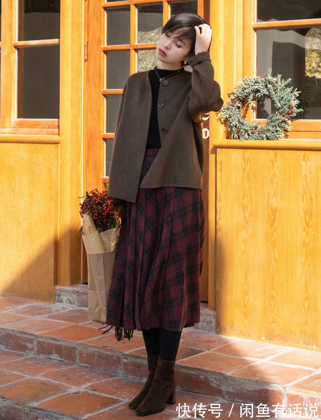 格纹|早春长大衣失宠了,35岁阿姨的“短大衣+裙子”保暖又高级,真美