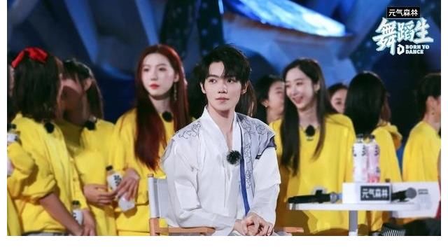 10月30日(周六)综艺看点~ 王一博、张艺兴、黄渤、薛之谦、齐思钧