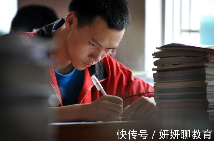 家庭|老师说:班级前10 的学生,不是天生的学霸,而是跟这4种家庭有关