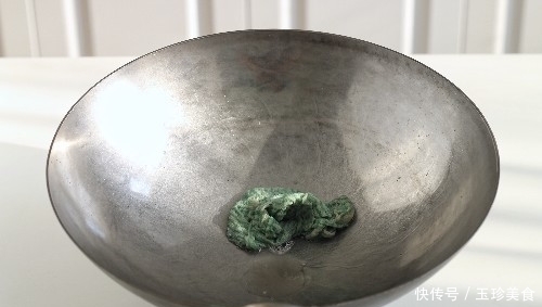 不粘锅|简单几步，教你把铁锅变成不粘锅，炒菜香还补铁，家家都需要