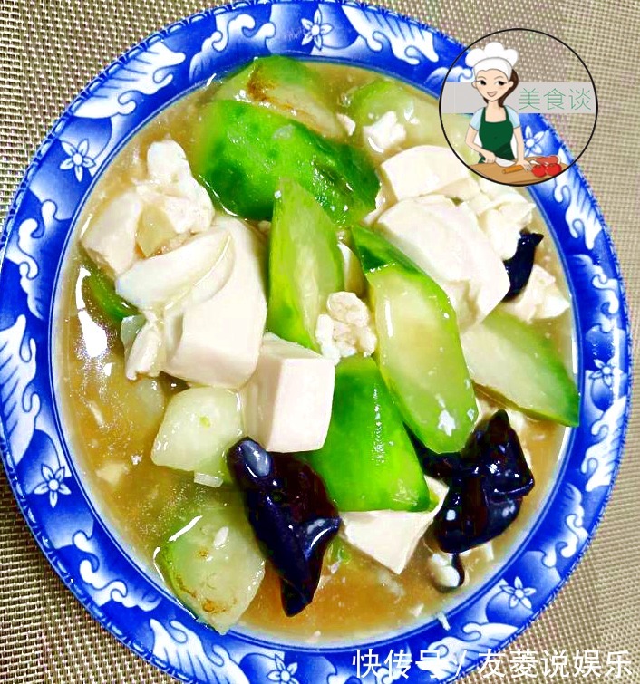 三样素菜一起炒，实在太鲜美了，隔三差五做给孩子吃，营养又美味