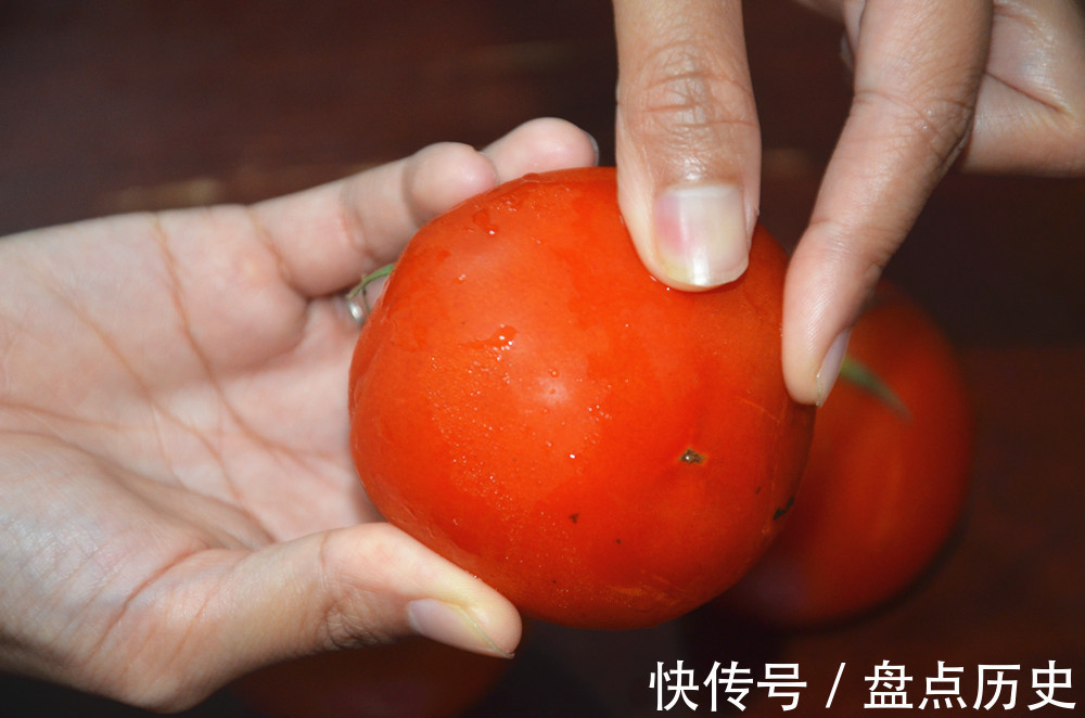 洋柿子|打了激素西红柿怎么辨别?菜农:教你4招,包你买到优质西红柿
