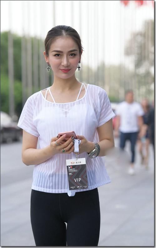 身材 爱健身爱锻炼的美女,紧身瑜伽裤凸显身材,更显绝美气质。