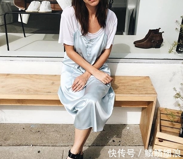 白色t恤 今夏分享这3款单品穿搭,复刻浓浓的法式浪漫,想不心动都难