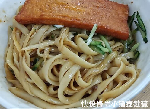 煮面条别再沸水下锅了,面馆师傅教你2招,面条又香又有嚼劲