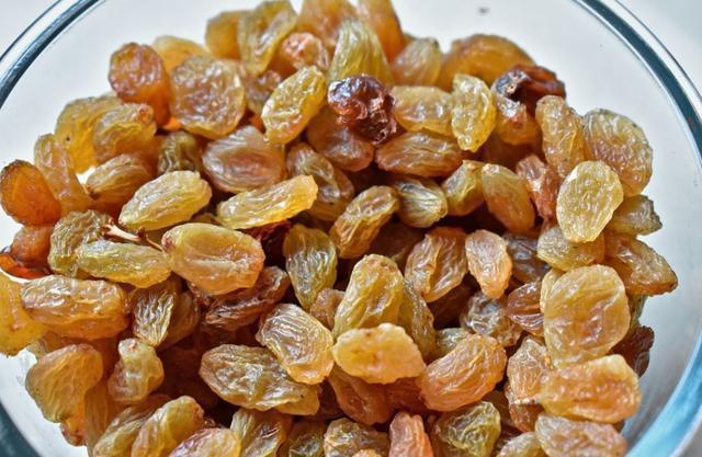 葡萄|葡萄干和这个泡水,胜过虫草!每天一杯,抗衰老护心脏