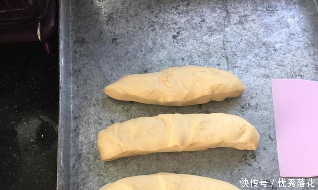 早餐|一个接一个,香甜可口牛奶面包,特别适合儿童早餐时吃