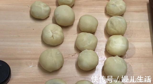 玉米油|教你做绿豆糕,甜而不腻,酥香掉渣,孩子爱吃,简单一次就成功