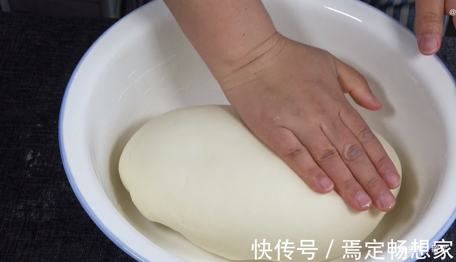 蒸馒头是开水还是冷水上锅要不要焖教你这么蒸个个白胖不回缩