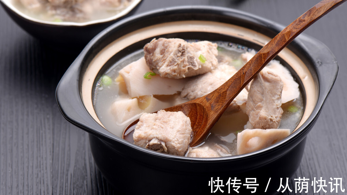 焯水|排骨直接焯水,难怪又柴又腥,焯水前加一步,排骨美味又好吃