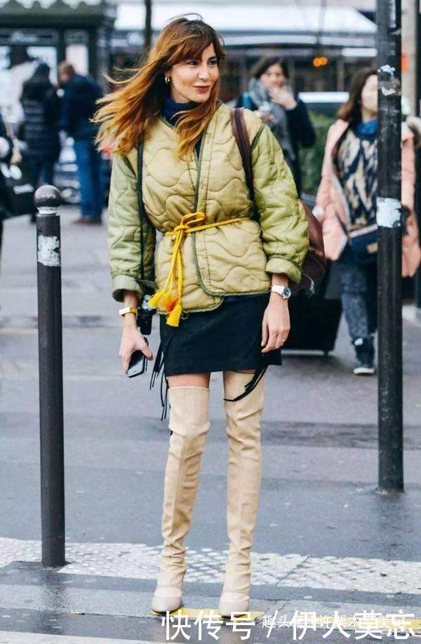 今冬穿羽绒服少配短靴,太土气建议选这4双鞋子,个性又时尚