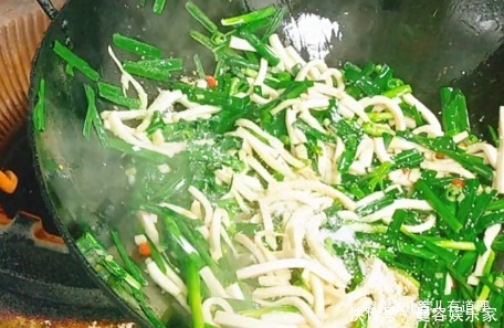 做法简单,口感滑嫩,没有肉也特别香,上桌孩子都抢着吃