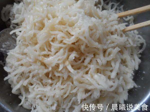 土豆新做法，2碗米饭不够吃，做法独特有简单，大人小孩超爱吃