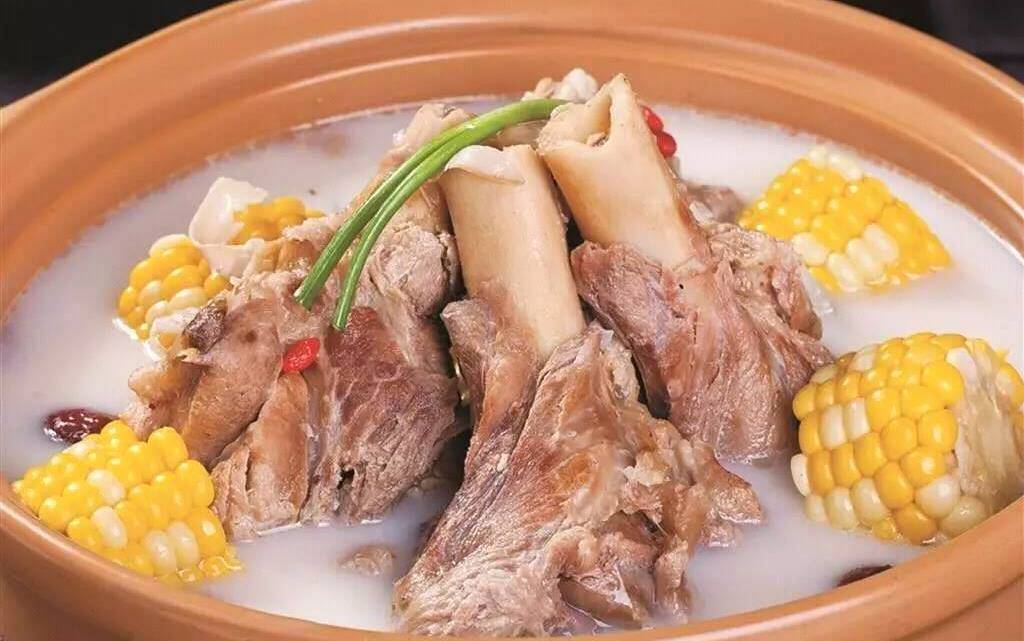 不管炖什么骨头汤,都别直接加水炖,多加这1步,汤汁浓白似牛奶