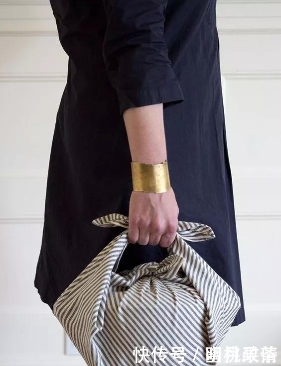 一块布打两个结,变身大容量高颜值收纳包,几十种折法好强大