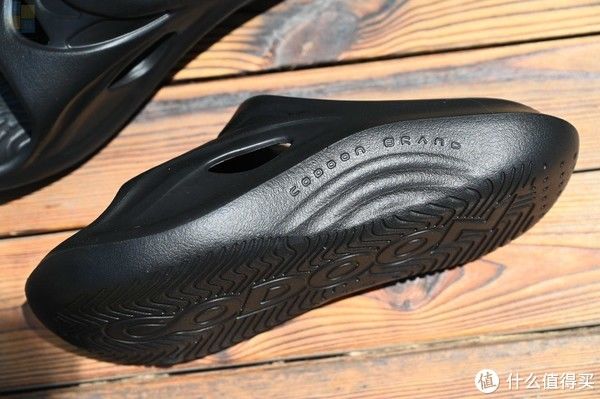 软弹|衣食住行 篇一:更贴脚的休闲拖鞋,舒缓疲劳走路更轻松,咕咚软弹运动拖鞋体验