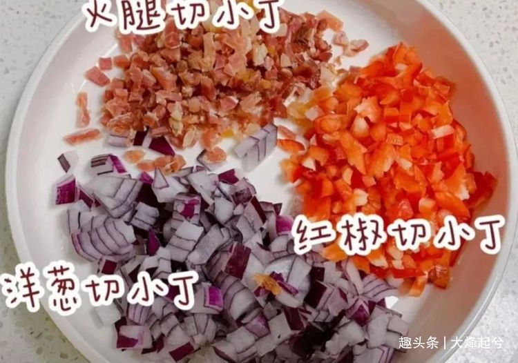 家有高中生,妈妈按时早起变着花样做早餐,看看一个小时准备了啥