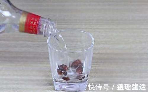 保鲜膜|八角放进白醋里真实用,能给家里省下不少钱,简单实用,快试试